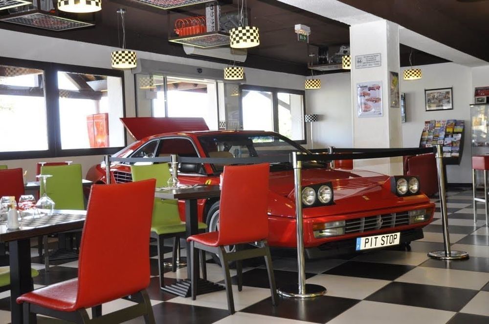 Kyriad Montlucon - Saint Victor Restoran foto